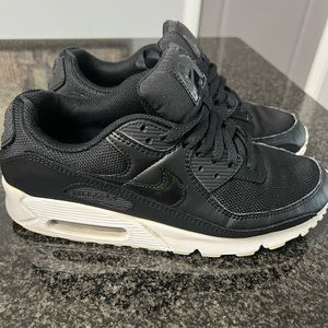 Women’s Nike Air Max 90